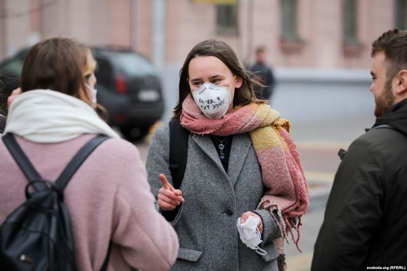 Елизавета Прокопчик на акции «Ха-ха, я тут умру»